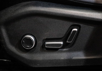 Подержанный автомобиль Geely Monjaro 2023 года (17 фото)