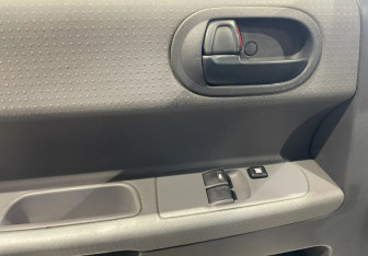 Подержанный автомобиль Mitsubishi Colt Hatchback 2005 года (17 фото)