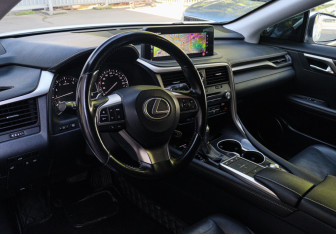 Подержанный автомобиль Lexus RX 2020 года (12 фото)