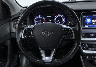 Подержанный автомобиль Hyundai Sonata 2019 года (9 фото)
