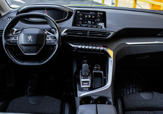 Подержанный автомобиль Peugeot 3008 2017 года (10 фото)