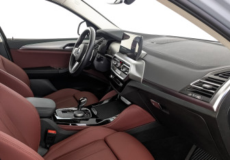 Подержанный автомобиль BMW X4 2024 года (23 фото)