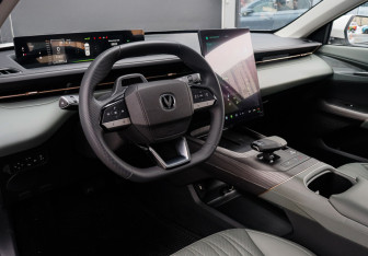 Подержанный автомобиль Changan Lamore 2024 года (19 фото)