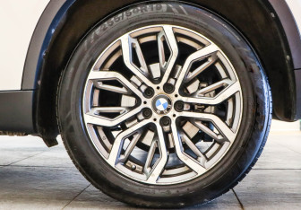 Подержанный автомобиль BMW X5 2015 года (28 фото)