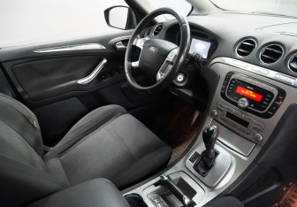 Подержанный автомобиль Ford S-MAX 2008 года (10 фото)