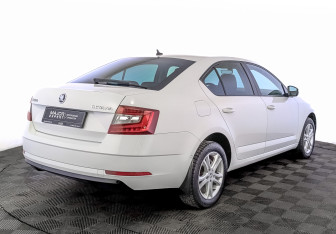 Подержанный автомобиль Skoda Octavia Liftback 2019 года (5 фото)