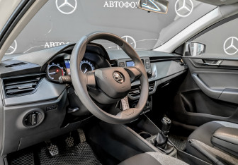 Подержанный автомобиль Skoda Rapid Liftback 2021 года (16 фото)