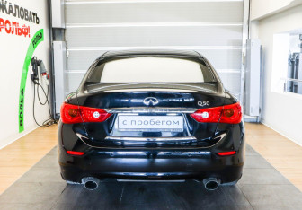 Подержанный автомобиль Infiniti Q50 2017 года (6 фото)
