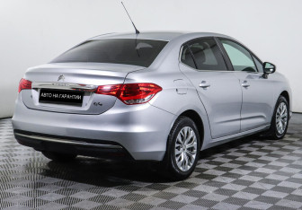Подержанный автомобиль Citroen C4 Sedan 2015 года (3 фото)