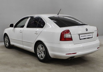 Подержанный автомобиль Skoda Octavia Liftback 2012 года (8 фото)