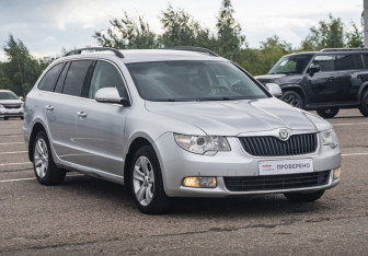 Подержанный автомобиль Skoda Superb Wagon 2012 года (3 фото)