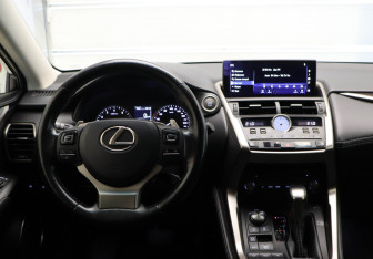 Подержанный автомобиль Lexus NX 2017 года (14 фото)