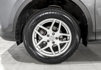 Подержанный автомобиль Toyota RAV4 2014 года (18 фото)