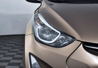 Подержанный автомобиль Hyundai Elantra Sedan 2015 года (7 фото)