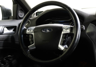 Подержанный автомобиль Ford Mondeo Sedan 2012 года (12 фото)