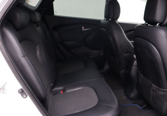Подержанный автомобиль Hyundai ix35 2010 года (20 фото)