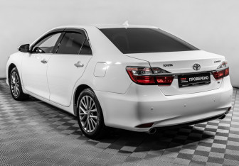 Подержанный автомобиль Toyota Camry Sedan 2016 года (7 фото)