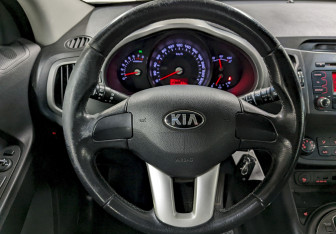 Подержанный автомобиль Kia Sportage 2012 года (24 фото)