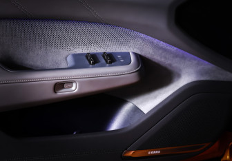 Подержанный автомобиль Zeekr 001 2024 года (21 фото)