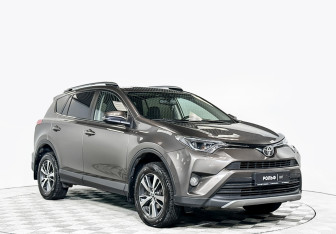 Подержанный автомобиль Toyota RAV4 2019 года (3 фото)