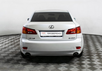 Подержанный автомобиль Lexus IS Sedan 2008 года (6 фото)