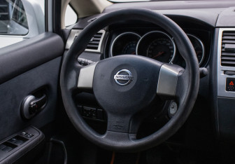 Подержанный автомобиль Nissan Tiida Sedan 2012 года (15 фото)