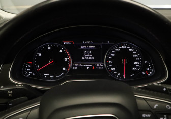 Подержанный автомобиль Audi Q7 2017 года (8 фото)