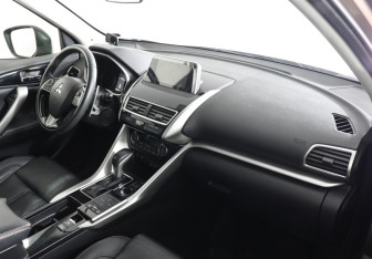 Подержанный автомобиль Mitsubishi Eclipse Cross 2018 года (10 фото)