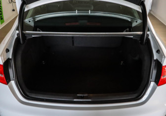 Подержанный автомобиль Audi A4 Sedan 2014 года (24 фото)
