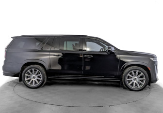 Подержанный автомобиль Cadillac Escalade Suv 2023 года (4 фото)