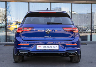 Подержанный автомобиль Volkswagen Golf Hatchback 2020 года (26 фото)