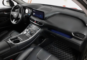Подержанный автомобиль Hyundai Santa Fe 2022 года (9 фото)