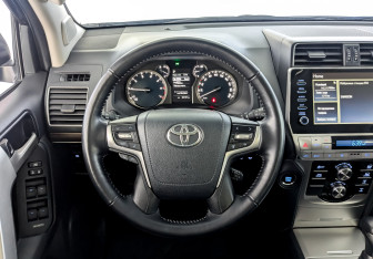 Подержанный автомобиль Toyota Land Cruiser Prado 2021 года (22 фото)