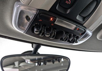 Подержанный автомобиль MINI Clubman Wagon 2018 года (28 фото)