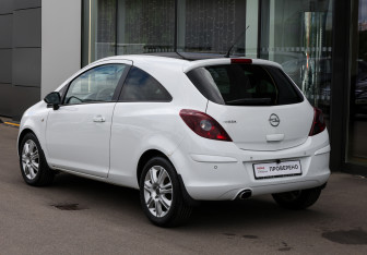 Подержанный автомобиль Opel Corsa 2013 года (7 фото)