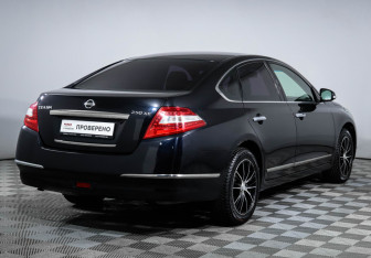 Подержанный автомобиль Nissan Teana 2010 года (5 фото)