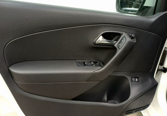 Подержанный автомобиль Volkswagen Polo Sedan 2012 года (16 фото)