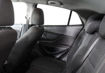 Подержанный автомобиль Opel Mokka 2013 года (12 фото)