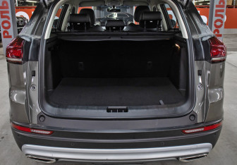 Подержанный автомобиль Geely Atlas Pro 2023 года (10 фото)