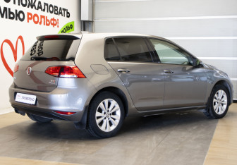 Подержанный автомобиль Volkswagen Golf Hatchback 2013 года (4 фото)