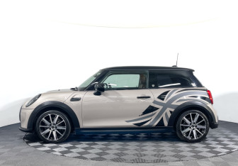 Подержанный автомобиль MINI Hatch 2024 года (8 фото)