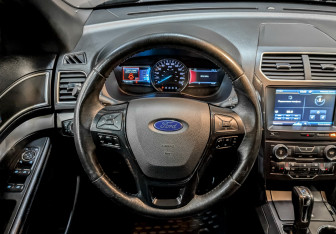 Подержанный автомобиль Ford Explorer 2016 года (21 фото)