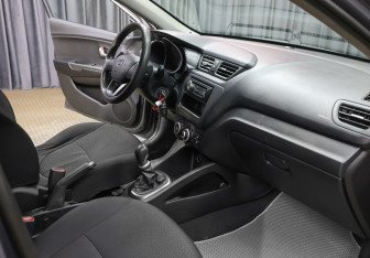 Подержанный автомобиль Kia Rio Sedan 2012 года (9 фото)