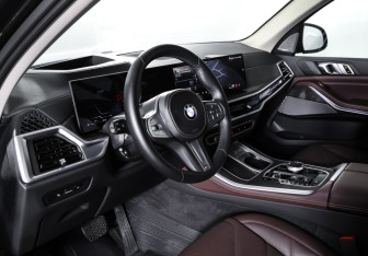 Подержанный автомобиль BMW X5 2024 года (15 фото)