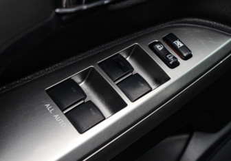 Подержанный автомобиль Toyota Land Cruiser Suv 2012 года (20 фото)