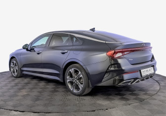 Подержанный автомобиль Kia K5 2021 года (7 фото)