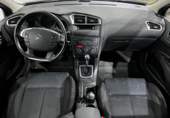 Подержанный автомобиль Citroen C4 Hatchback 2012 года (9 фото)