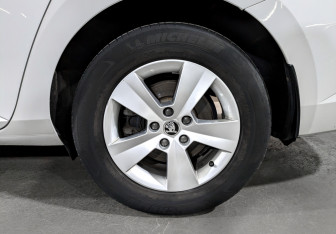 Подержанный автомобиль Skoda Superb Liftback 2017 года (18 фото)