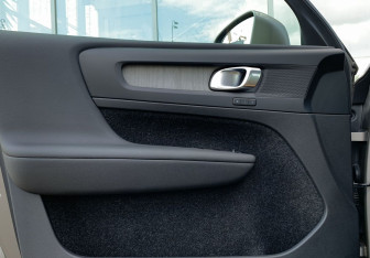 Подержанный автомобиль Volvo XC40 2021 года (19 фото)
