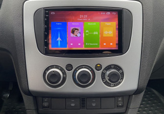 Подержанный автомобиль Ford Focus Sedan 2008 года (12 фото)